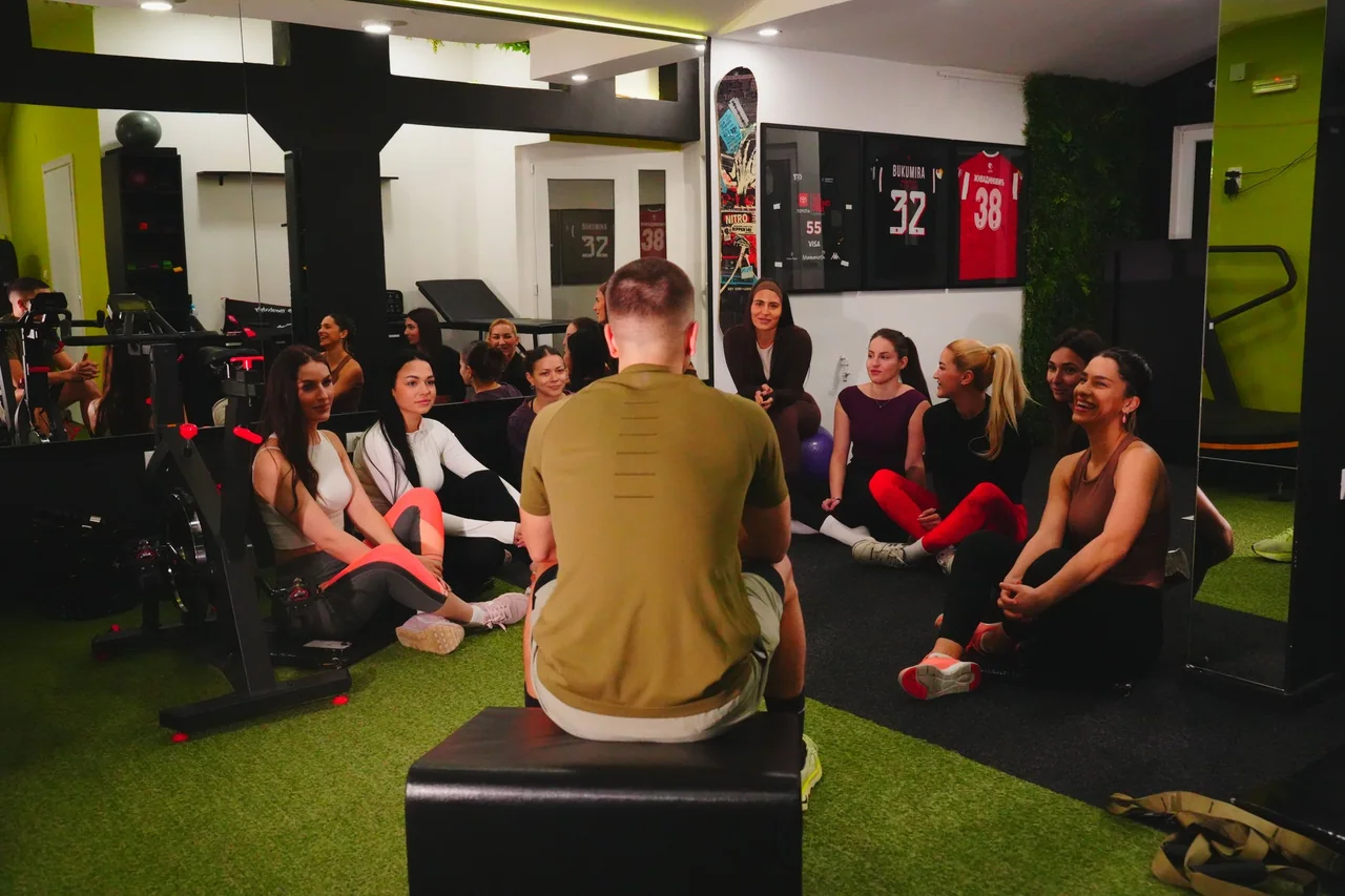 Members and their coach share the experience of training at Dramićanin Academy.